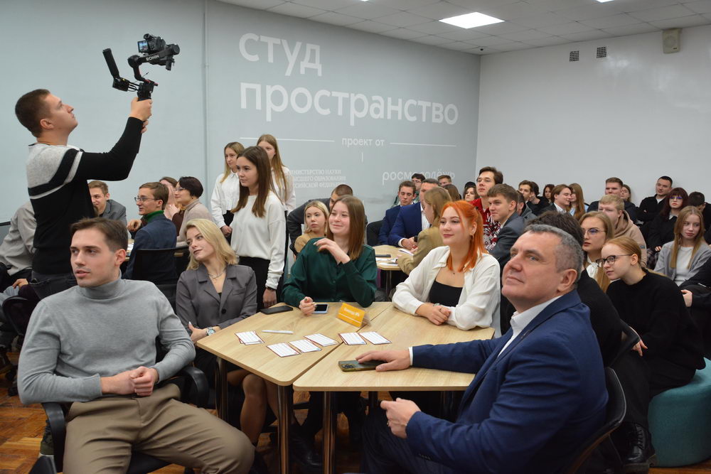 Студенты могут выбрать спецкурсы и проекты в соответствии со своими интересами.