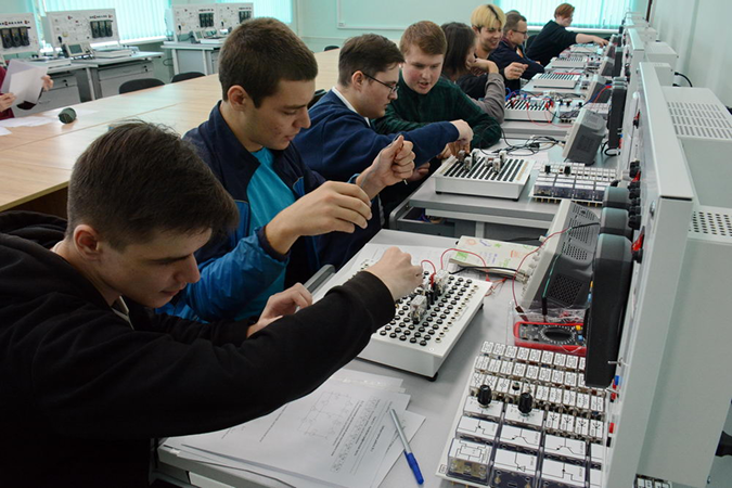 Курсовые и выпускная квалификационная работа выполняются по заданиям предприятий-работодателей.