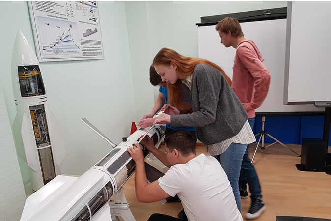 Выпускники готовы разрабатывать системы автоматического управления беспилотными летательными аппаратами с нуля (от математической модели до программного обеспечения для собственных полетных контроллеров).