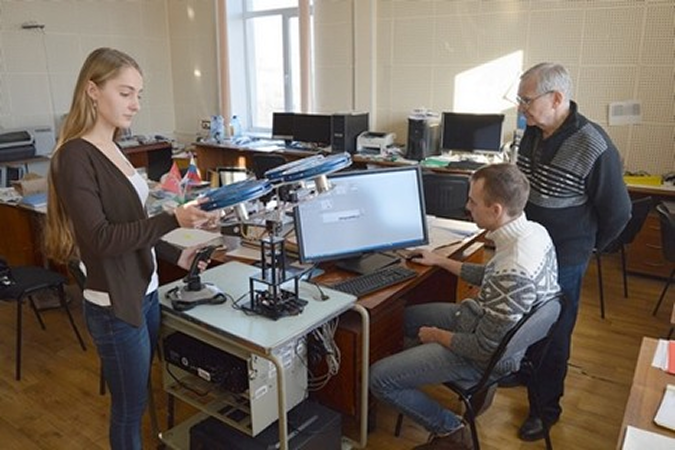 Студенты работают с известными аппаратными и программными решениями систем управления для летательных аппаратов: PX4, ardupilot, inav, betaflight.