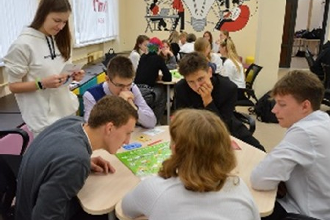 Индустриальные партнеры программы — компании из разных отраслей промышленности, а также сельского хозяйства, энергетики, транспорта, торговли, медицины, образования: вы сможете определиться, какая сфера вам интересна.