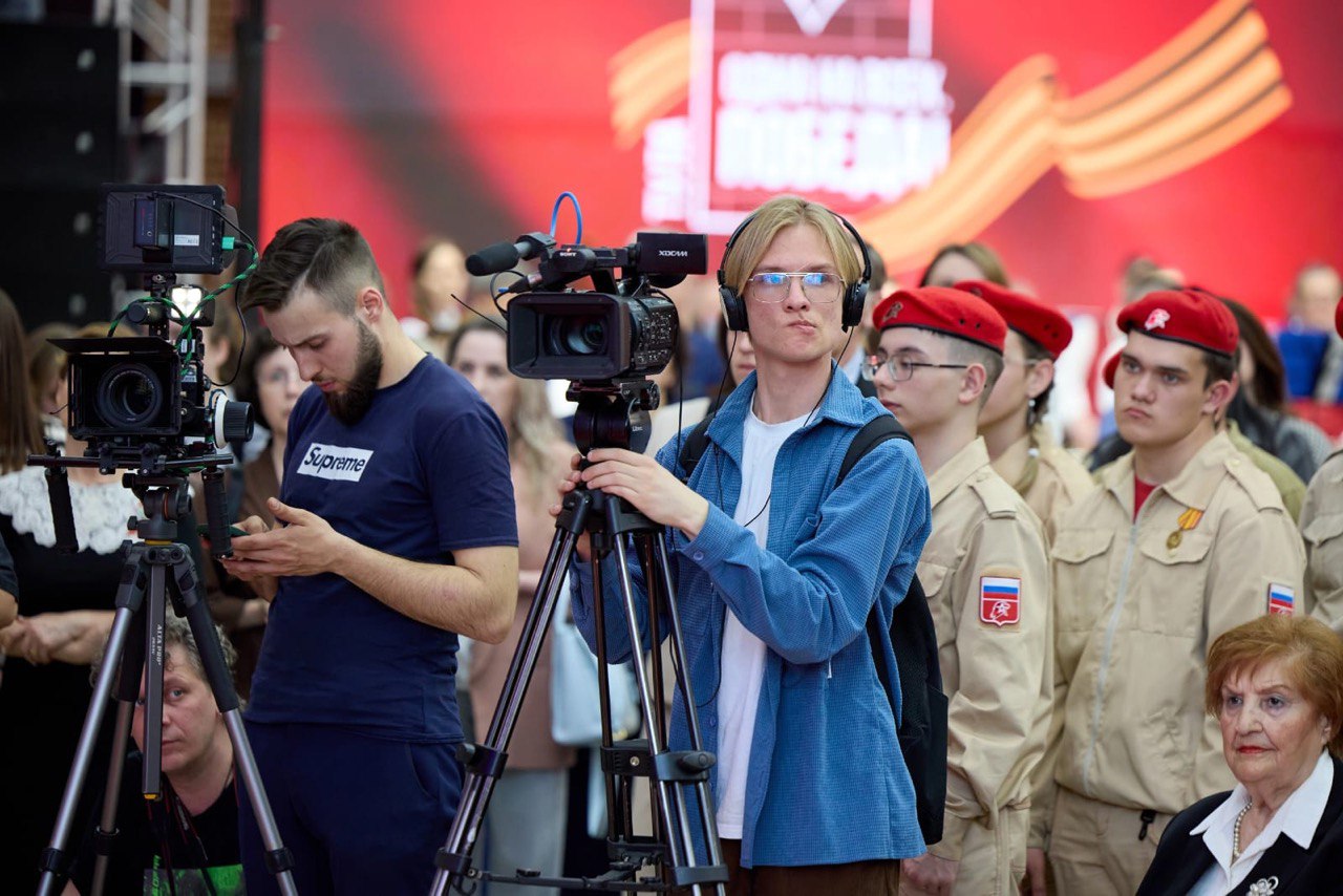 Практические занятия в редакциях, радио- и телестудиях, экскурсии, мастер-классы, доступ на мероприятия для подготовки публикаций о них.