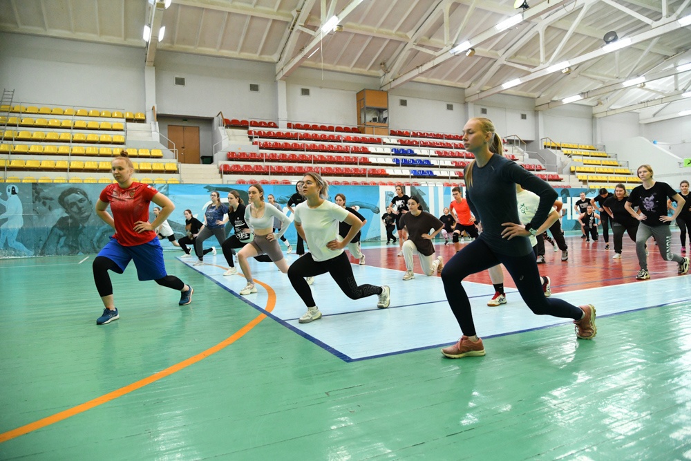 Занятия проходят на спортивных объектах ТулГУ: в спорткомплексах, бассейнах, стадионах, загородном учебно-оздоровительном комплексе. Студенты принимают участие в ежегодной спартакиаде в качестве помощников организаторов и судей.