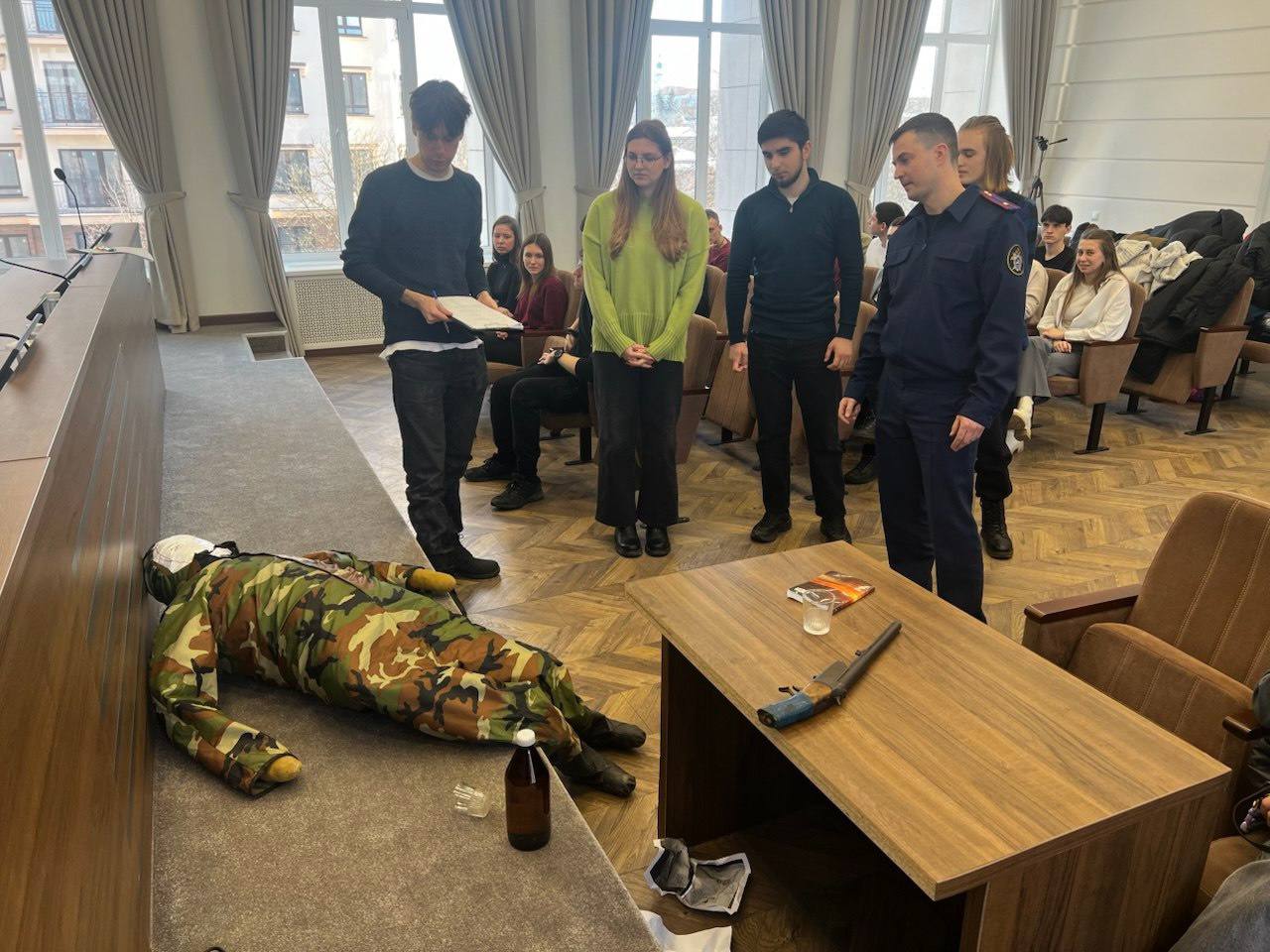 В программе предусмотрены практики и стажировки, семинары, мастер-классы с участием представителей профессионального сообщества.