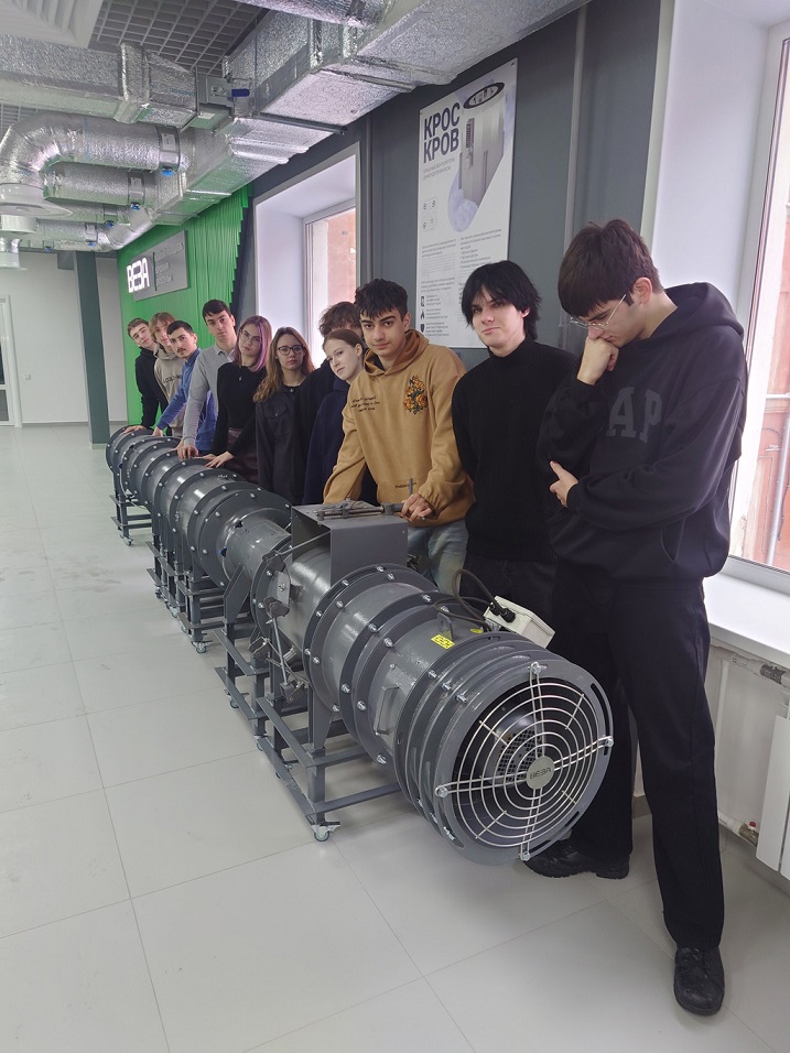 Подготовка по профильным дисциплинам проводится в специализированных, оснащенных современным оборудованием лабораториях.