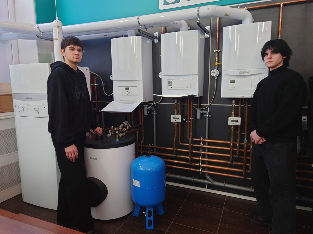 При выполнении грантов преподаватели-наставники привлекают студентов и магистрантов к выполнению научно-исследовательской работы.