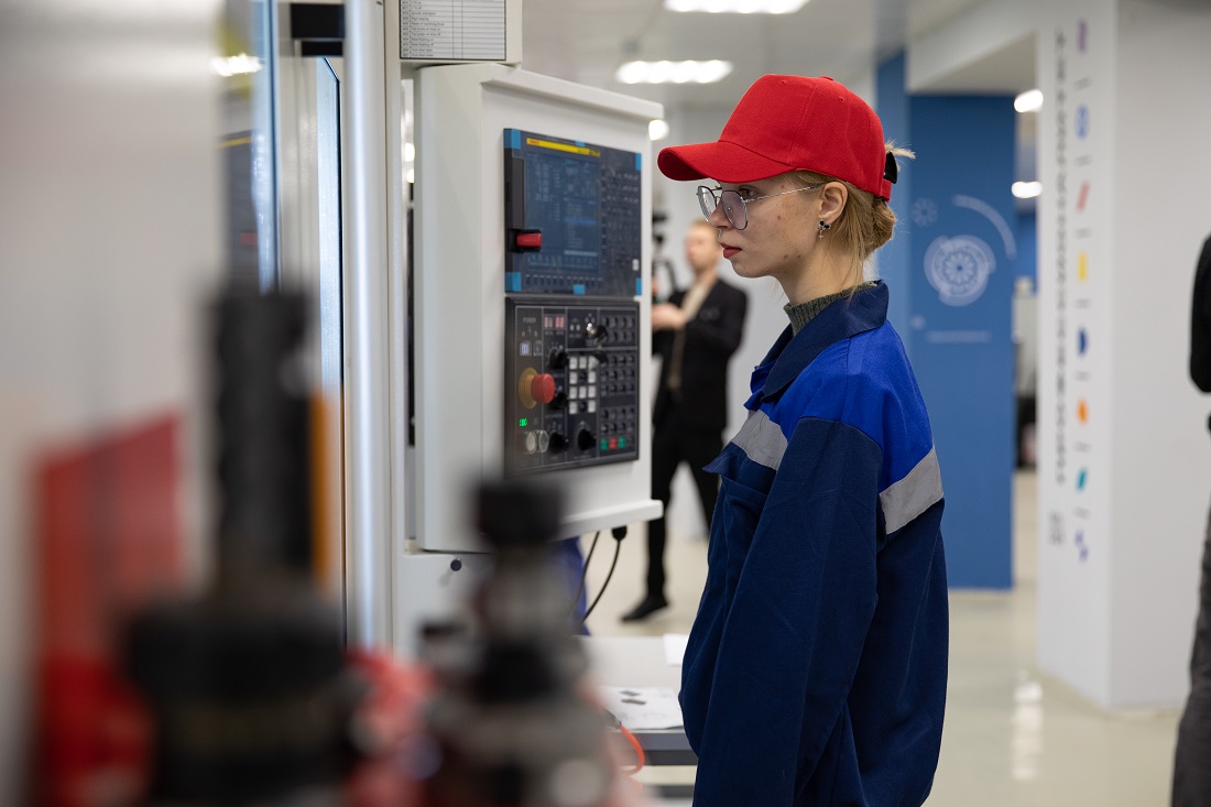 Студенты активно занимаются научно-исследовательской работой под руководством преподавателей, принимают участие в международных конференциях, конкурсах, олимпиадах.