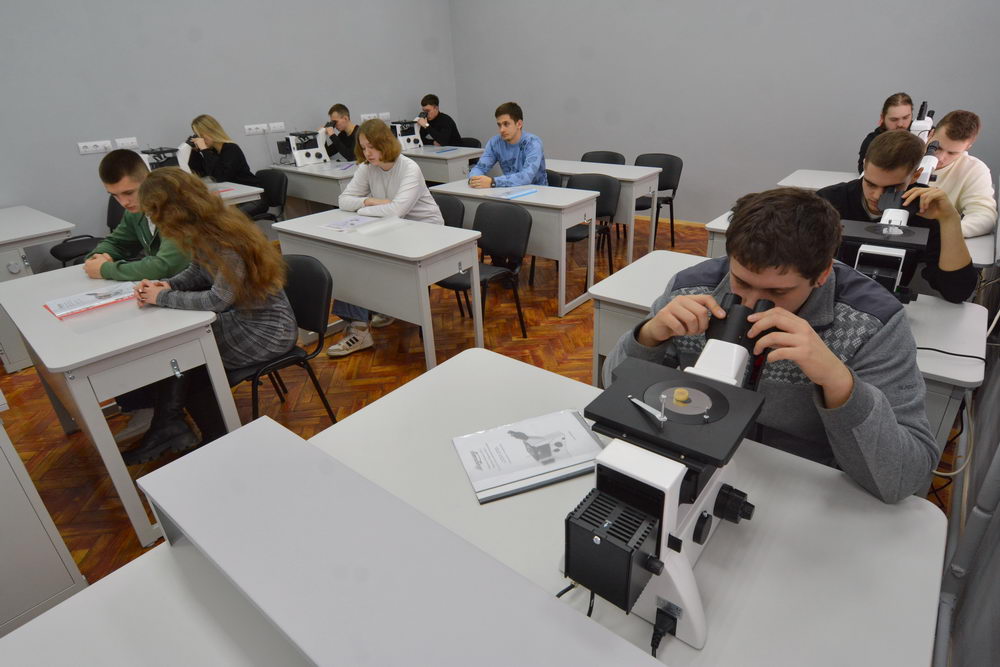 Лаборатории кафедры располагают развитой современной научно-исследовательской базой и залом персональных компьютеров.