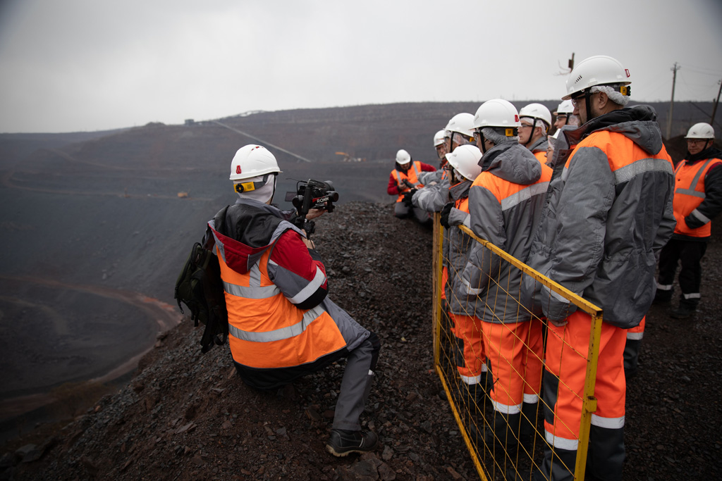 Возможность обучения на основе дистанционных образовательных технологий, а также получения второго высшего образования по другим профилям исходя из универсальности программ подготовки в рамках направления «Горное дело».