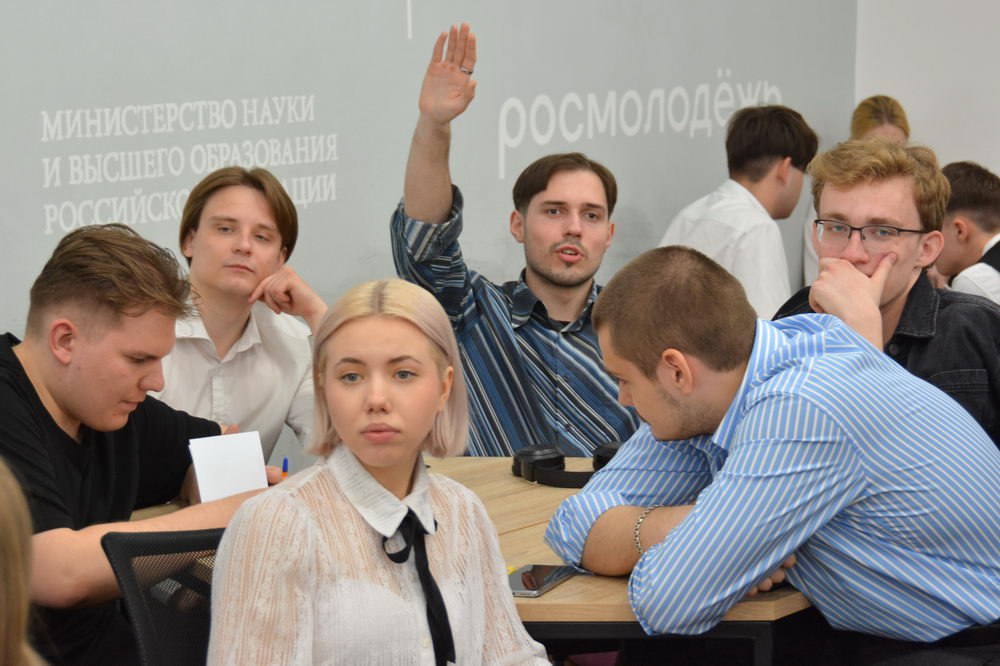 Студенты имеют возможность пройти стажировки и практики в органах государственной и муниципальной власти и получить реальный опыт работы.