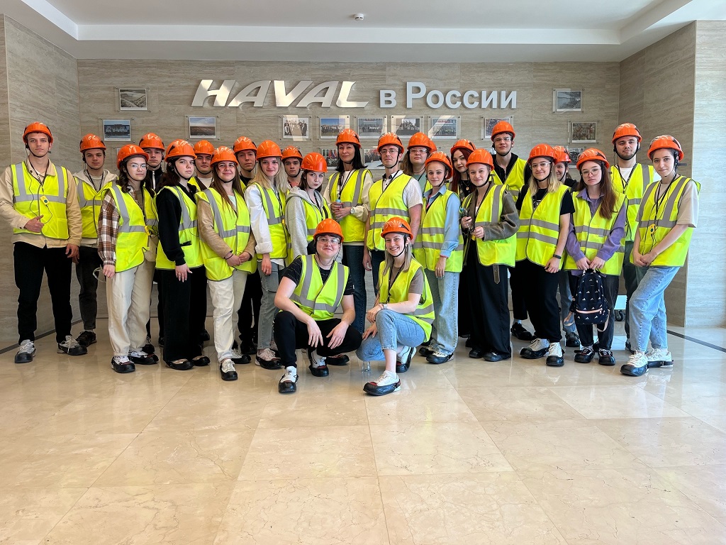 К реализации образовательной программы привлекаются представители таможенных, банковских, правоохранительных органов и исполнительной власти Тульской области.