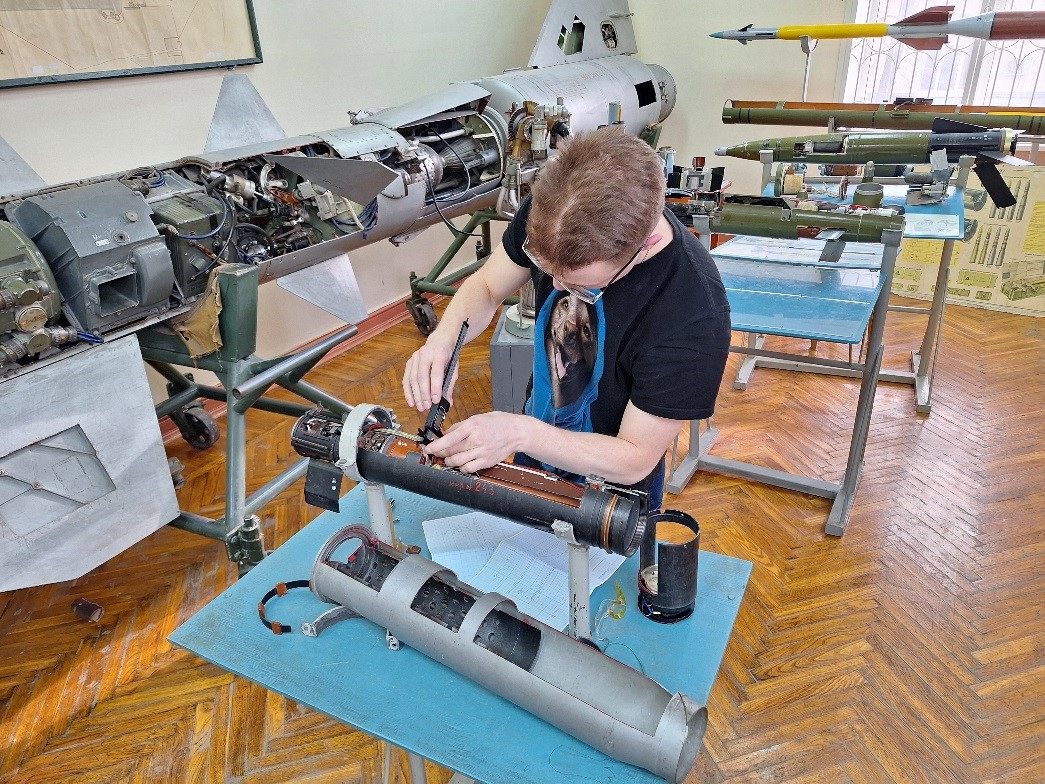 Сотрудничество с ведущими предприятиями ОПК Тульского региона дает возможность привлекать к образовательному процессу ведущих специалистов отрасли.