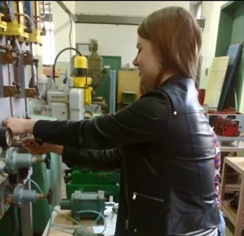 Студенты имеют возможность получить на 1-м курсе хорошую рабочую специальность.