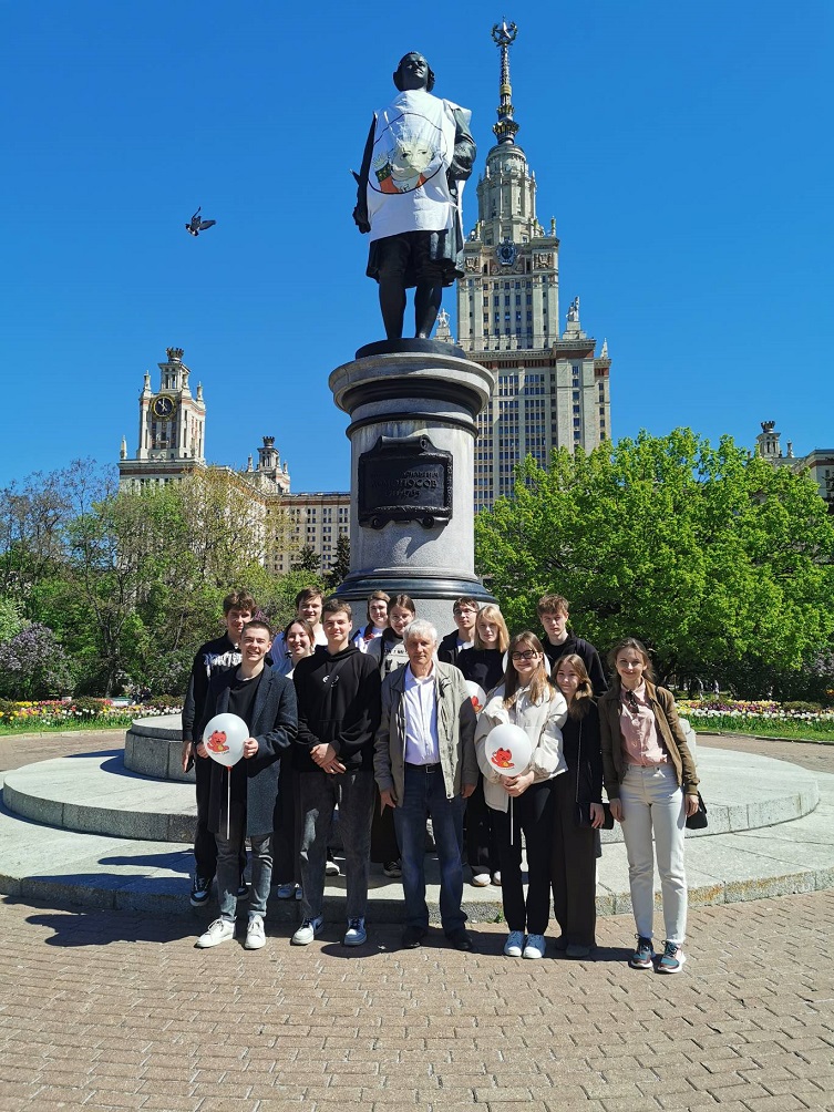 Ключевое преимущество программы ‒ высококвалифицированный преподавательский состав. Все преподаватели имеют профильное образование, подавляющее большинство обладает учёной степенью и званием. Среди преподавателей ‒ выпускники ведущих вузов страны: Московского государственного университета, Московского института тонких химических технологий, Тульского государственного университета.