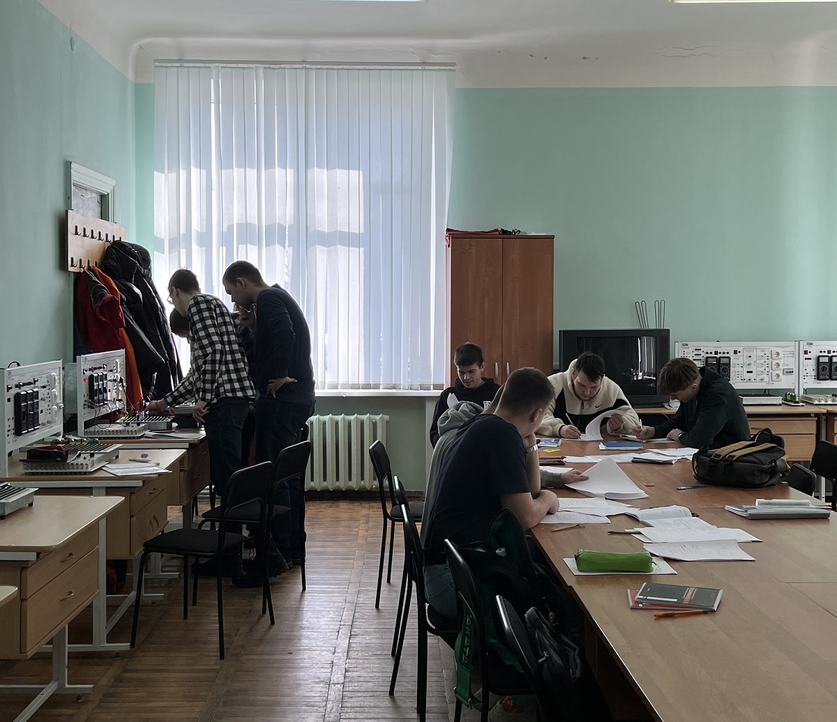 Студенты имеют возможность пройти практику в профильных должностях на ведущих предприятиях Тулы и области, ознакомиться с современными системами электроснабжения