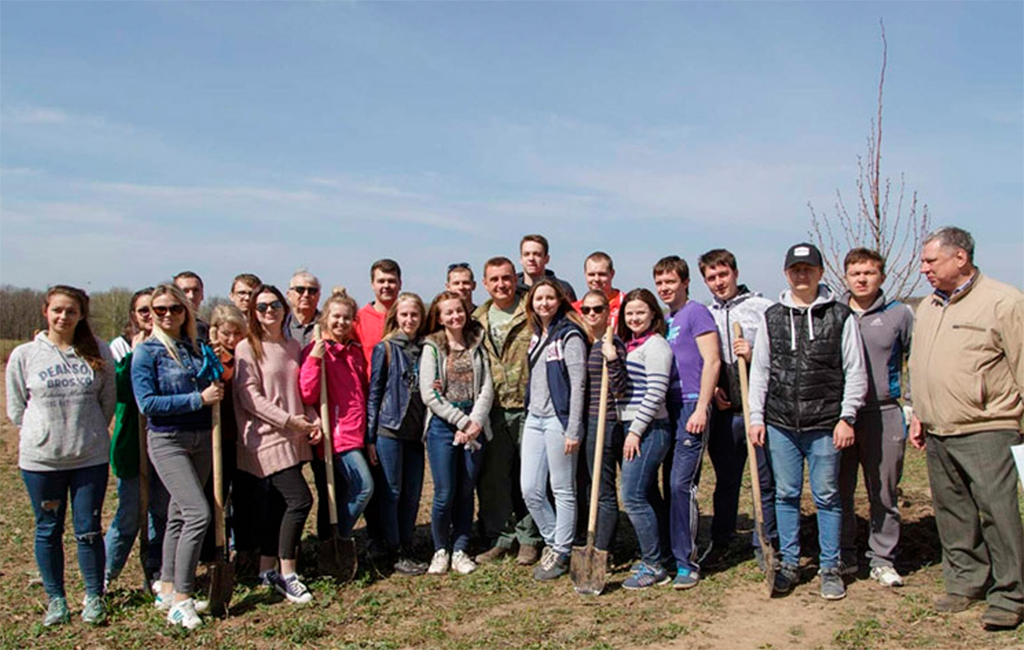 Интеграция научных исследований и практики. Мы активно сотрудничаем с ведущими научными институтами и предприятиями отрасли, благодаря чему студенты имеют доступ к новейшим исследованиям и технологиям. Наши преподаватели участвуют в реальных проектах, решая важные проблемы в области техносферной безопасности. Это позволяет студентам получать уникальный опыт взаимодействия с современными технологиями и отраслевыми стандартами.