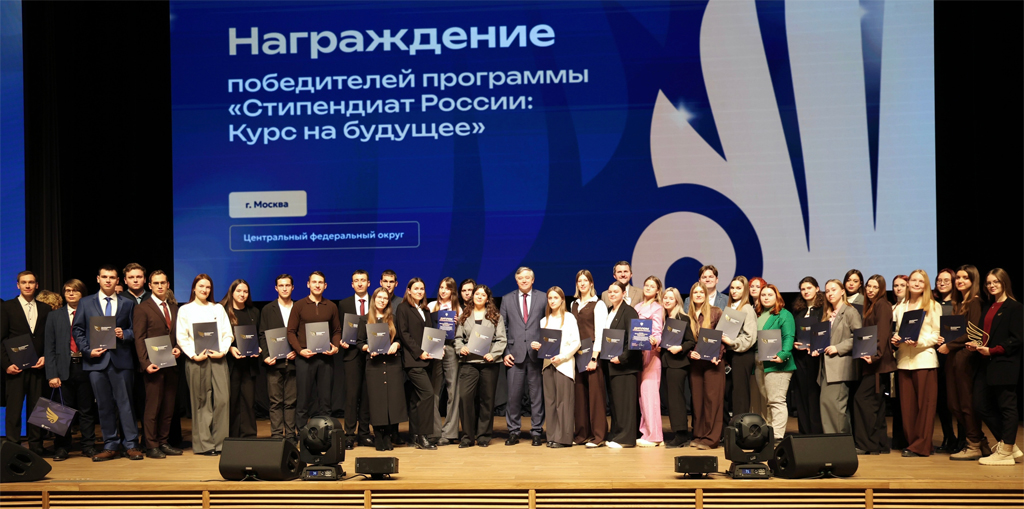 Поддержка трудоустройства и профессионального роста. Университет оказывает помощь в поиске первых рабочих мест, организации встреч с потенциальными работодателями и проведении ярмарок вакансий. Благодаря налаженным связям с промышленными компаниями и государственными структурами, наши выпускники успешно находят работу сразу после окончания университета.