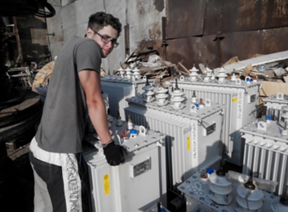 При прохождении практик студентам в период учебы доступны специализированные лаборатории с новейшим оборудованием. В распоряжении студентов имеются современные лаборатории, включая лабораторию цифровых подстанций и лабораторию испытаний высоковольтного оборудования, оснащенную установками напряжением до 35 кВ.