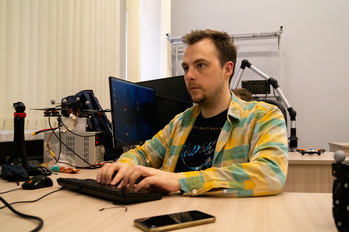 Общая структура учебных планов имеет следующий вид:
общие теоретические дисциплины 15%;
общее управленческое ядро 10%;
специализированные профильные дисциплины 20%;
сквозная проектная деятельность 55%.