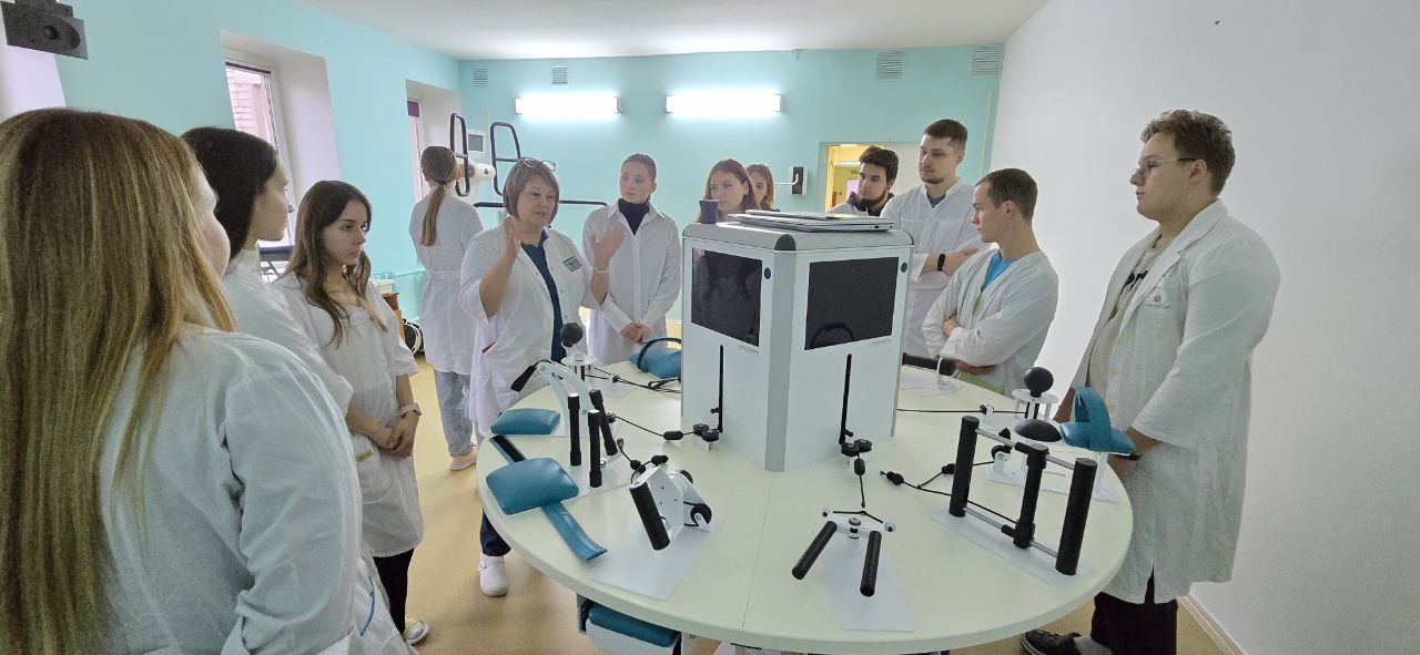 Фокус на исследованиях и разработках: каждый магистрант с первого семестра погружается в научно-исследовательский проект, направленный на создание или оптимизацию конкретной физкультурно-оздоровительной технологии. Практика -это лабораторные исследования и пилотное внедрение в партнерских организациях.