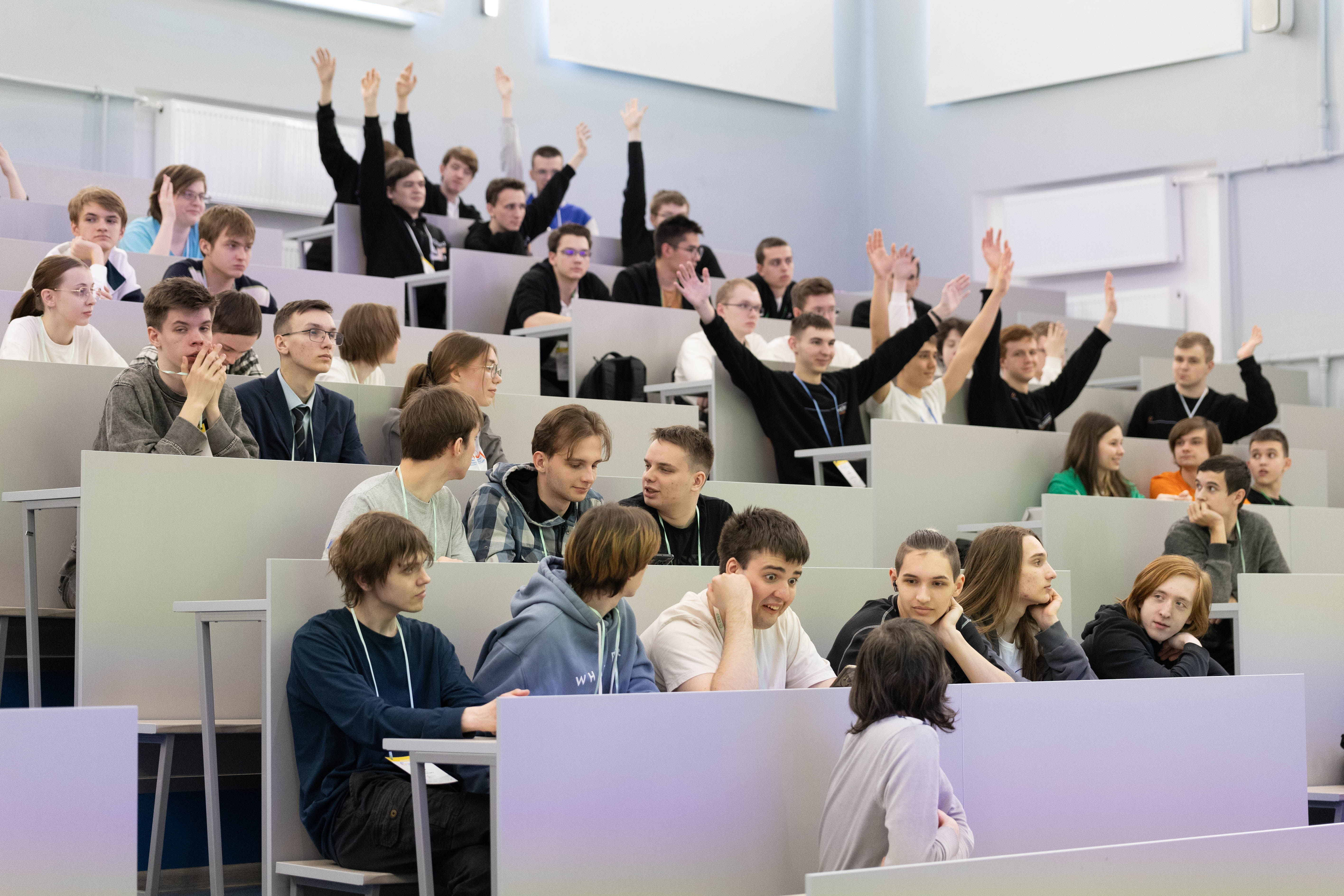 Дивизионы программистов вступили в интеллектуальный бой