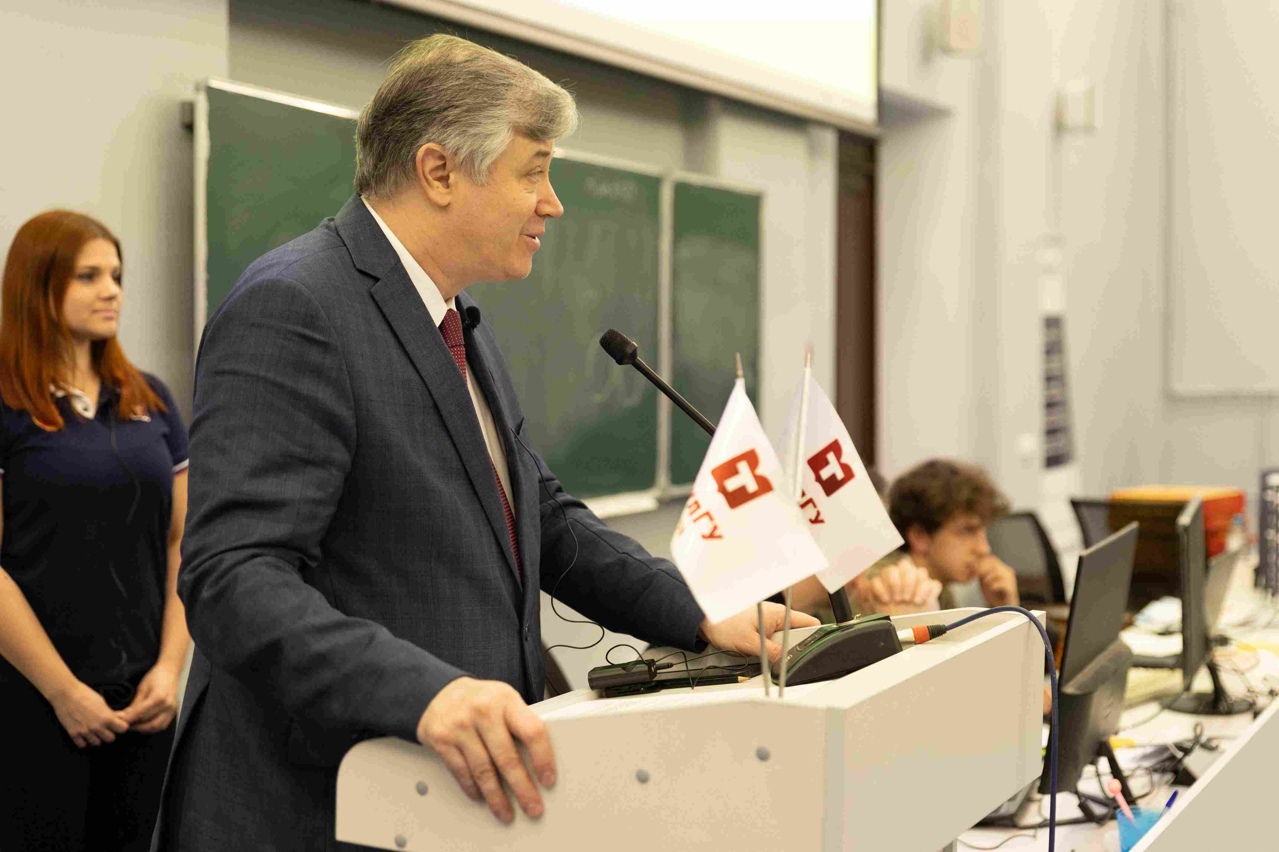 Дивизионы программистов вступили в интеллектуальный бой