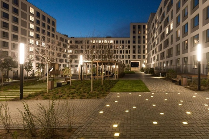 The university is equipped with drawing, painting, and sculpture workshops and computer rooms for classes.
