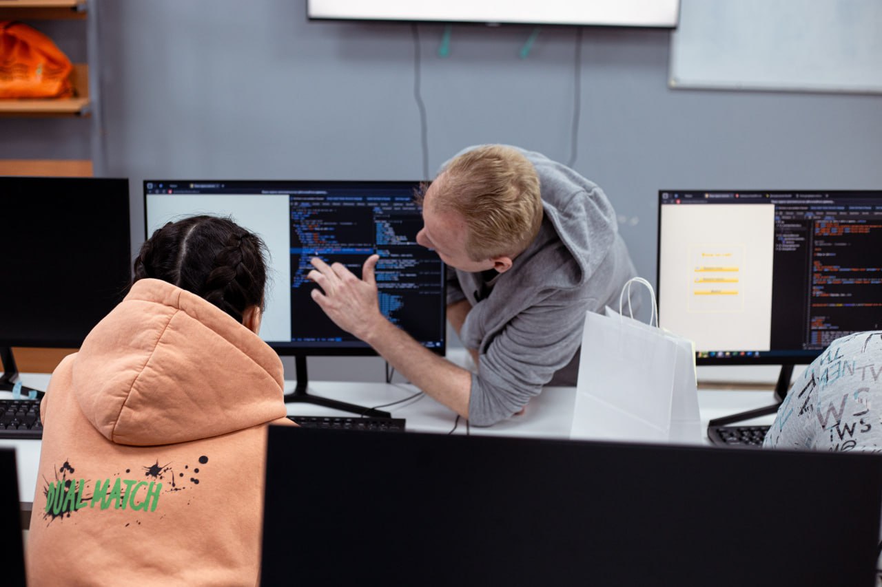 During their practice, students work in IT companies and participate in projects as part of development teams.