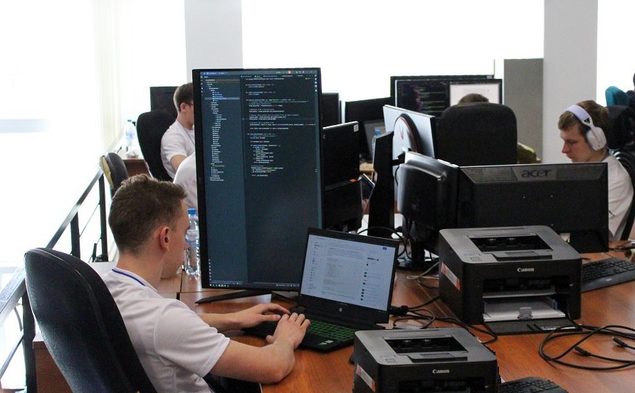 Students create their own digital products as part of their project work, from idea to launch.