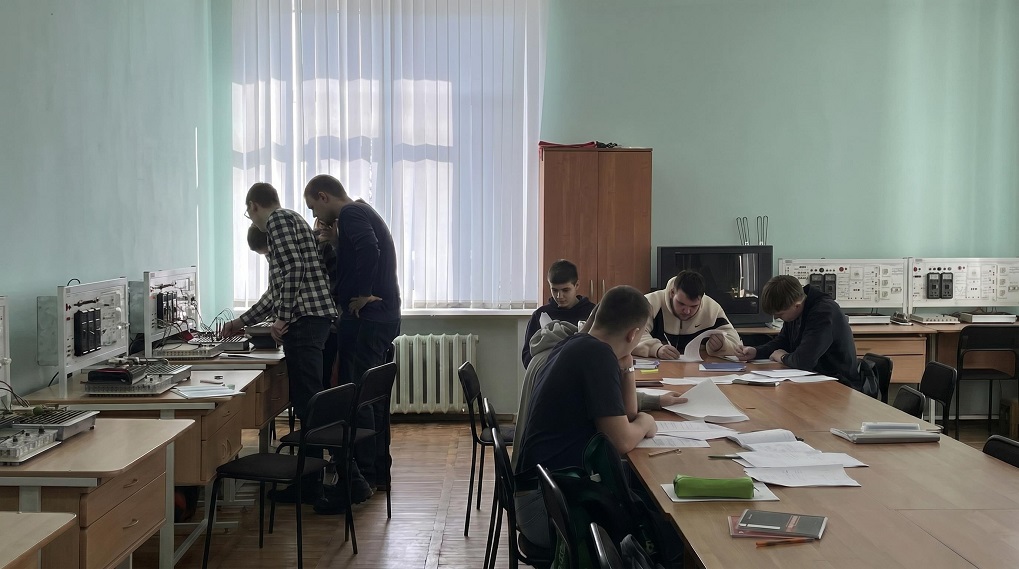 Students have the opportunity to gain practical experience in relevant positions at leading enterprises in Tula and the surrounding region and become familiar with modern power supply systems.